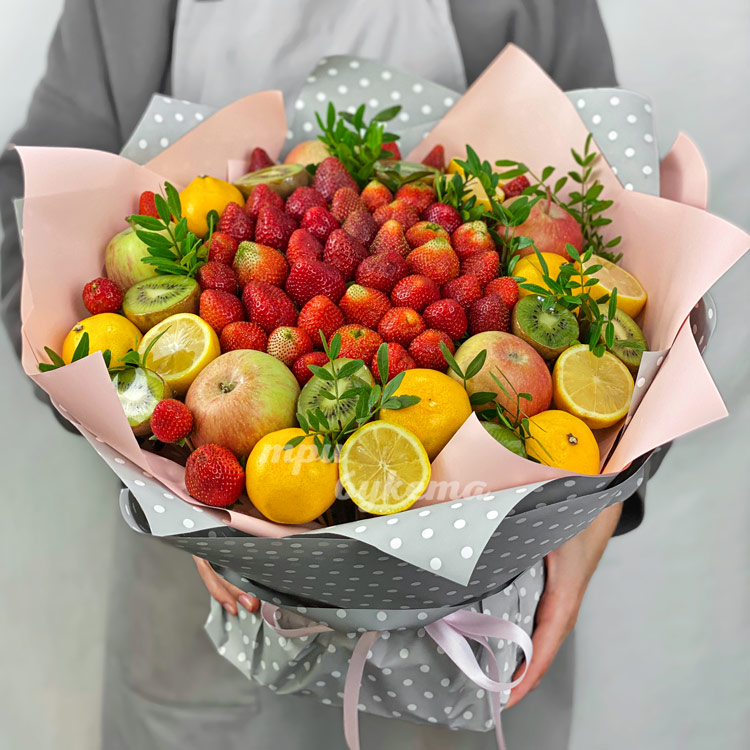 Букет из клубники и мандаринов