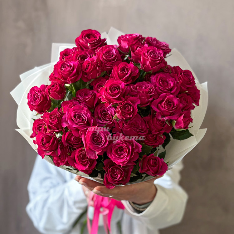 Букет из 9 розовых кустовых роз (вид сверху)